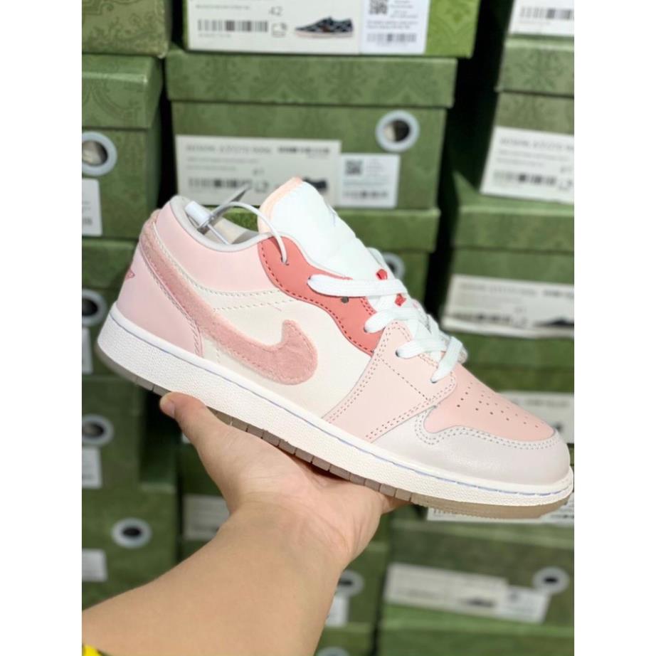 Giày Thể Thao Nữ Jordan 1 Low Mighty Swooshes Hồng Logo Lông Fullbox Nữ Tính, Giày Sneaker Nữ JD1