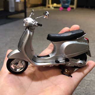 Vespa LX125 tỉ lệ 1:18