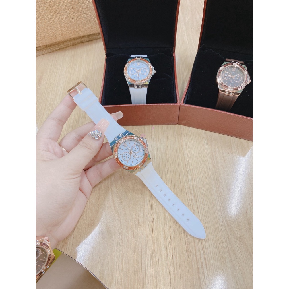 Đồng hồ guess nữ dây silicon bền đẹp, thiết kế sang trọng, trẻ trung, chống nước bảo hành 12 tháng