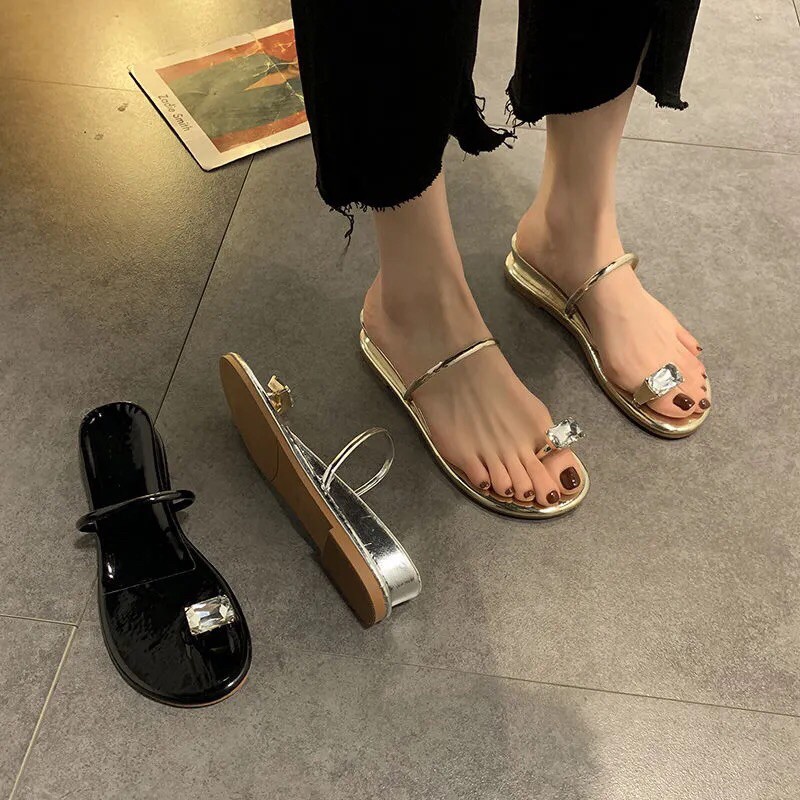 Dép đá ngón chân