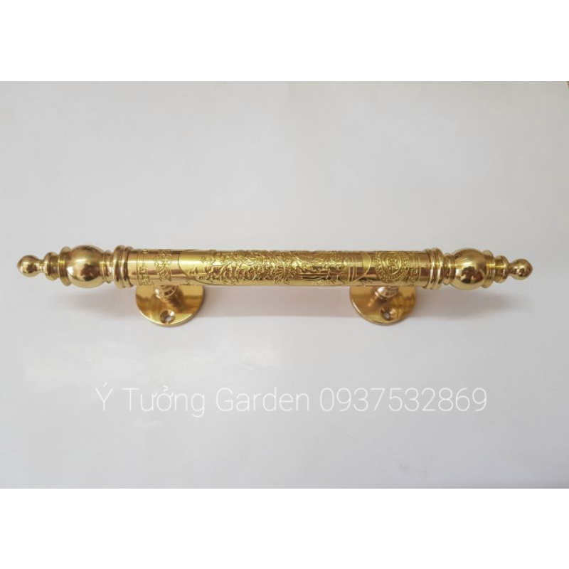 Tay nắm cổng vàng hoa văn