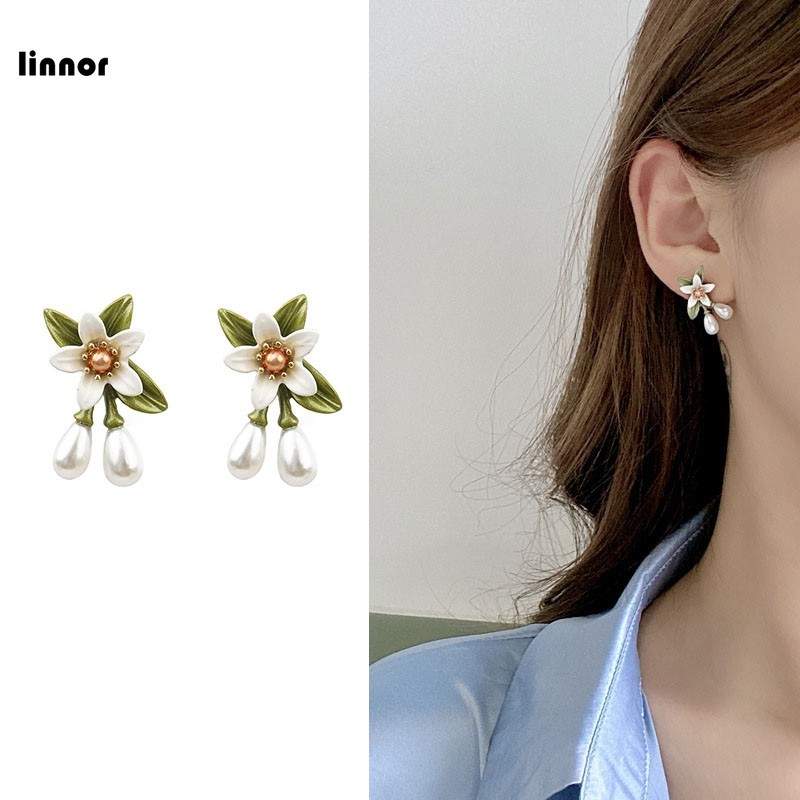 Bông Tai Hoa Lily Đính Ngọc Trai Phong Cách Hàn Quốc