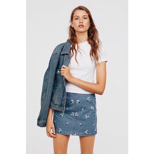 Chân váy jean thêu hoa A-line/ mini skirt SẴN