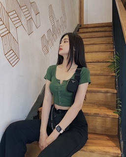 Áo croptop nút bấm tay ngắn