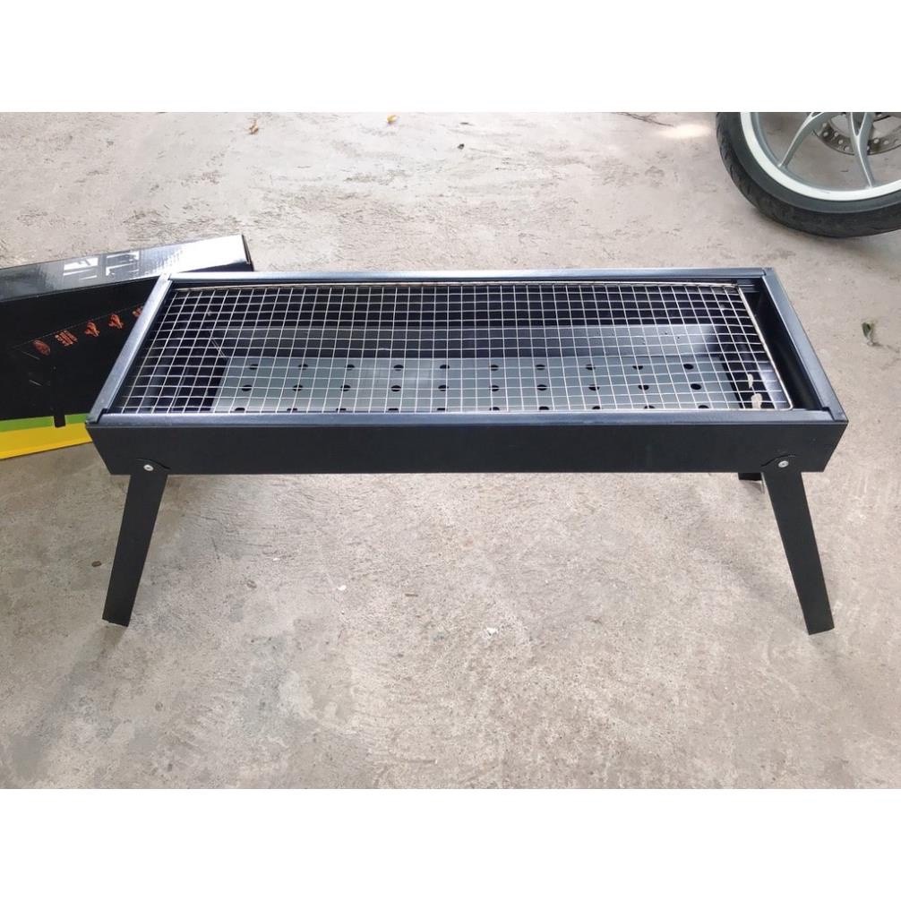 Bếp nướng than hoa𝙓𝘼̉ 𝙇𝙊̂̃ BBQ ngoài trời không thể thiếu.