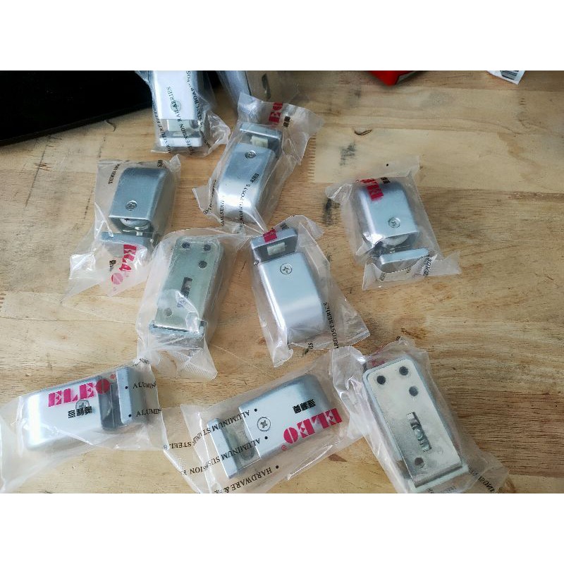 Định vị chặn cửa