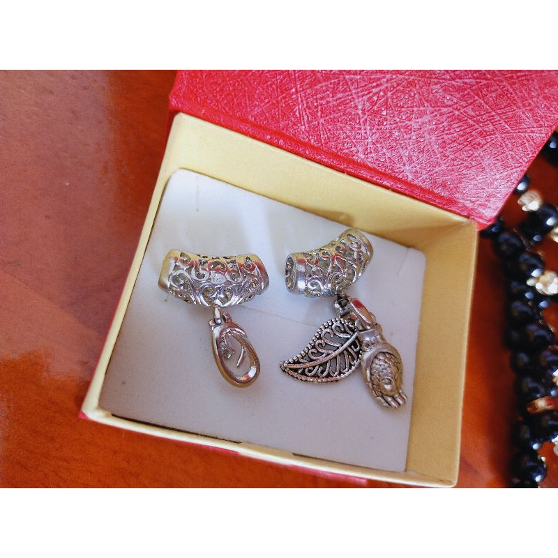 Charm Ống Luồn Hoa Văn Móc Treo Bạc Thái
