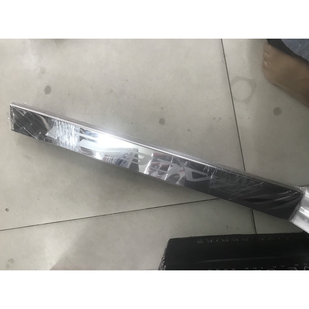 Ốp chống trầy bước chân Toyota Zace