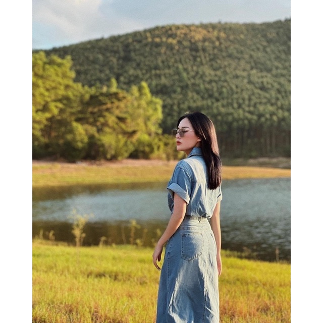 VÁY DENIM CỔ BẺ DÁNG DÀI