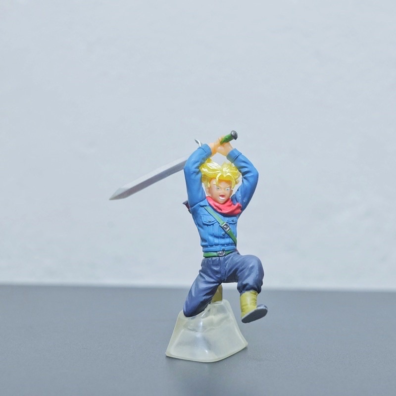 Mô hình dragon ball hg future trunks