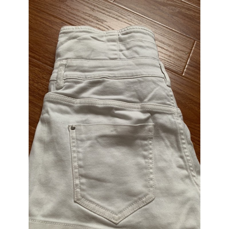 Quần short jeans trắng hiệu VeroModa