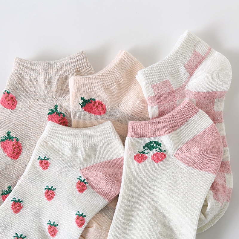 tất ngắn vớ nữ họa tiết dâu dễ thương