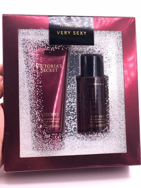 Set xịt thơm Victoria’s Secret 75ml & lotion 100ml mùi Very Sexy bán chạy nổi tiếng bao nhiêu năm qua nhà Vic | Thế Giới Skin Care