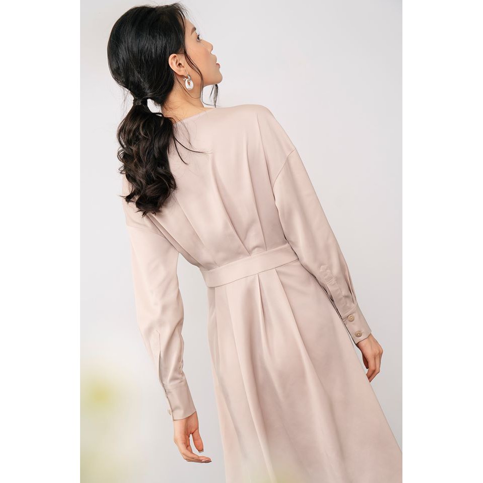 Váy Thiết Kế Xòe Cổ Tim MOMOCO Vạt Chồng Đai Eo Màu Be Chất Tuýt Si Mềm Mịn M2572