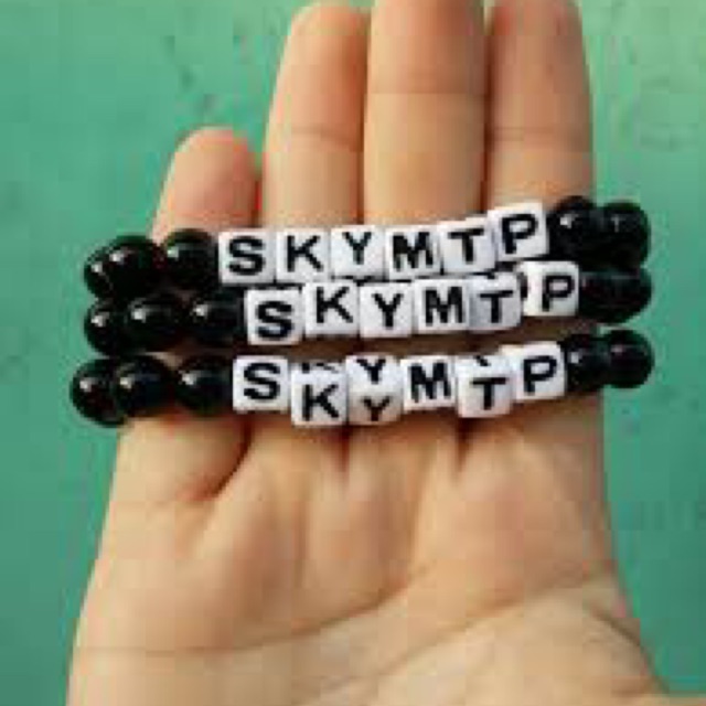 Vòng tay hạt chữ