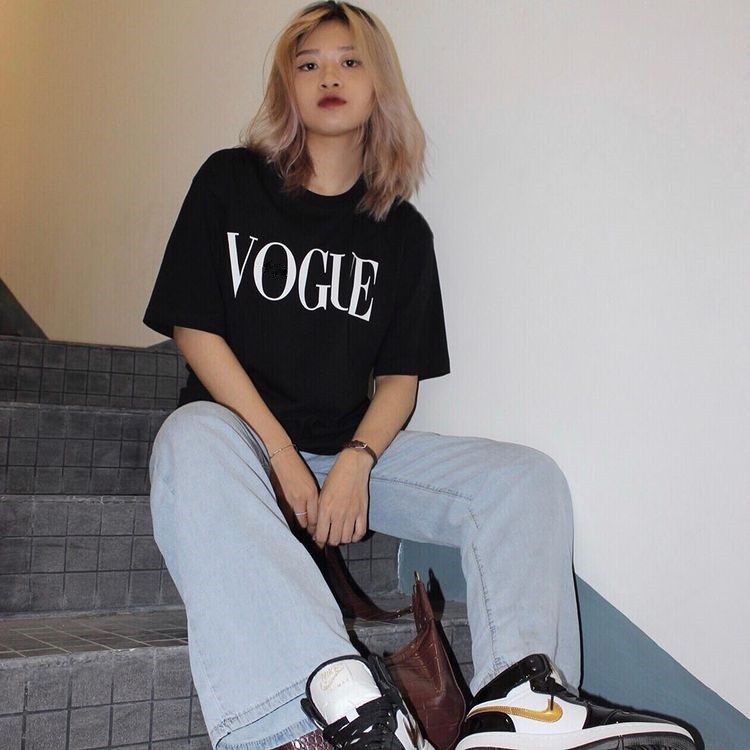 Áo Thun Nữ Vogue Simple But Delicate Black / White cotton Silicone Printing Unisex Overfit