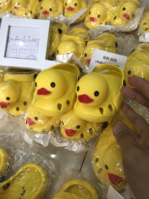 Dép vịt vàng Thái Lan