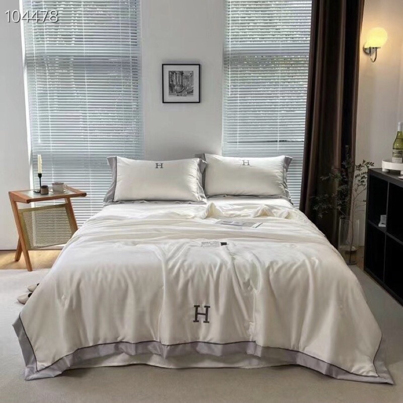 Set Chăn Ga Phi Lụa Lạnh Thêu Chữ H
