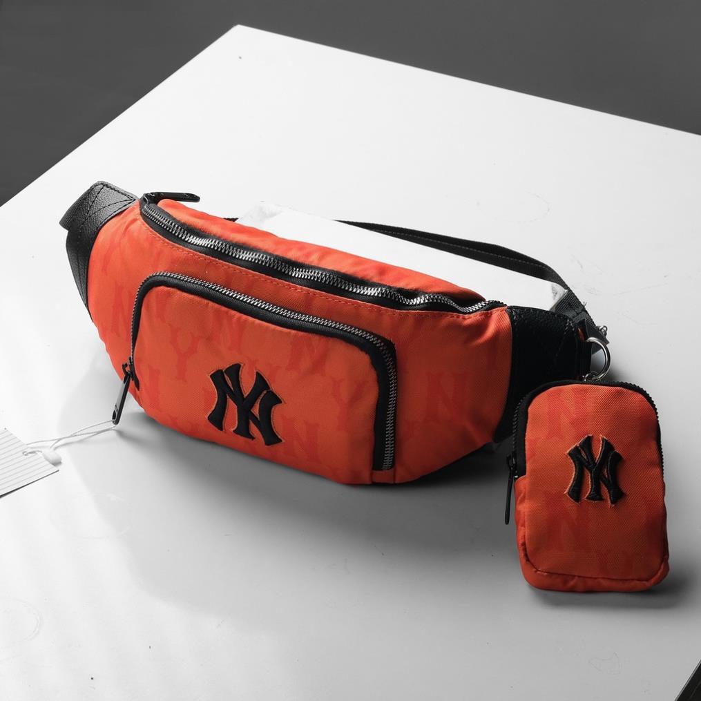 TÚI BAO TỬ MLB LOGO NY CAM ĐEN CAO CẤP,CHẤT VẢI POLYESYER CHỐNG THẤM NHẸ,2 NGĂN TIỆN LỢI, PHỤ LIỆU XỊN SÒ