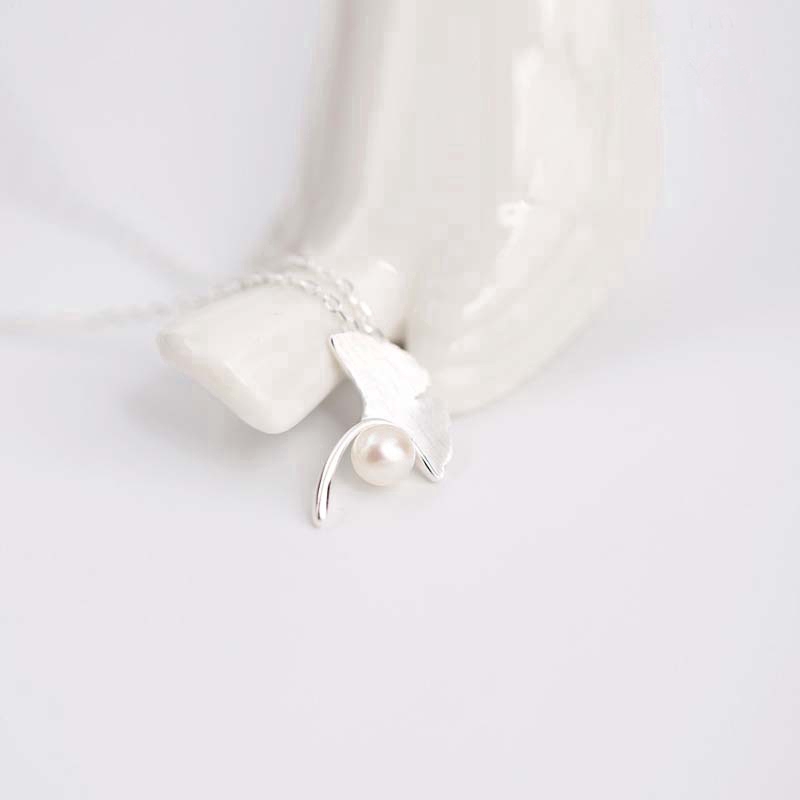 Dây chuyền mạ bạc thiết kế mặt dây hình chiếc lá đính hạt ngọc trai thời trang cho nữ