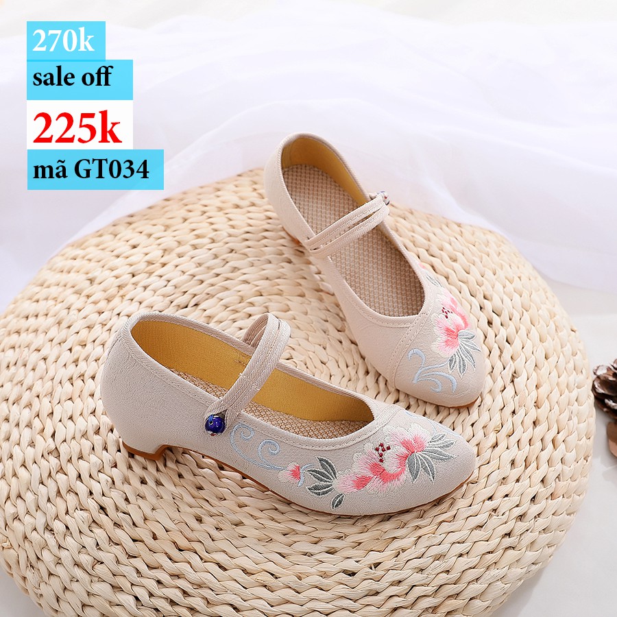 Giày thêu chim công đế thấp