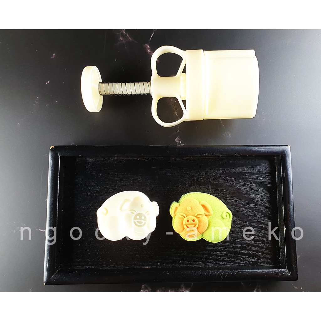 NQ50-022 - KHUÔN LÒ XO BÁNH TRUNG THU / BÁNH DỨA  HÌNH LỢN BÉO 50G