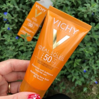 KEM CHỐNG NẮNG VICHY