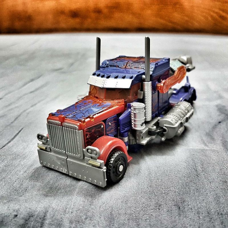 Optimus Prime xinh đẹp tuyệt vời mà ế quá!