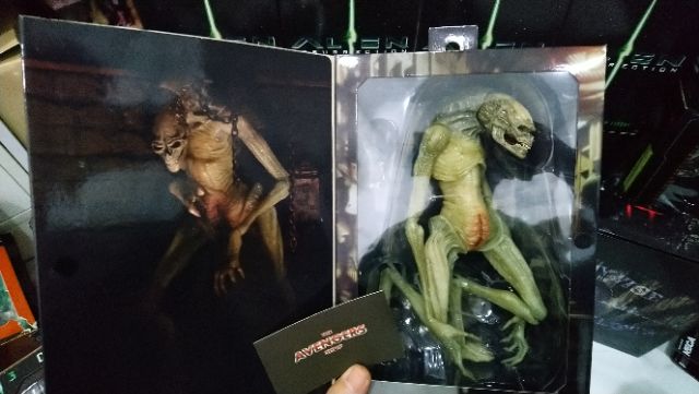 Mô hình Neca Deluxe Alien Newborn