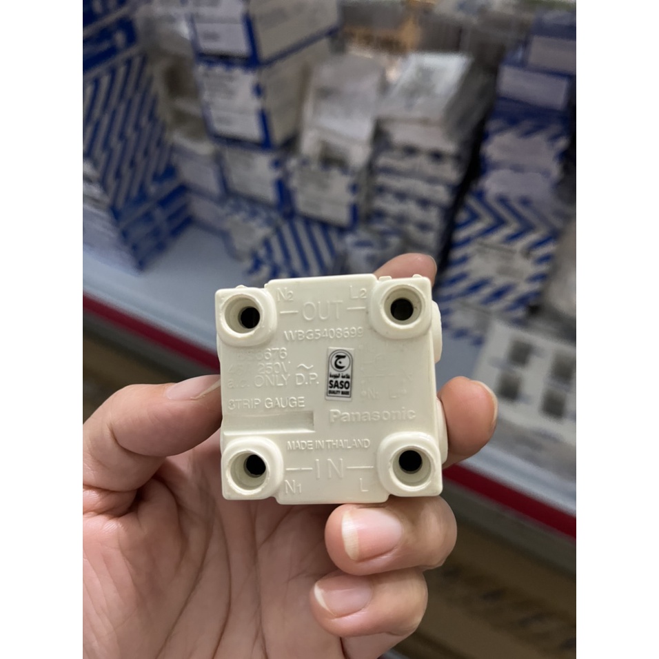 Công tắc D 45A Panasonic WBG5408699W sử dụng cho bếp điện, máy nước nóng