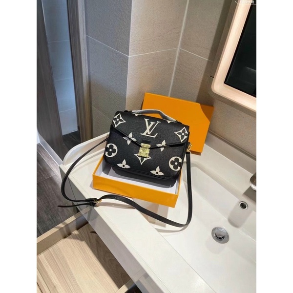 Túi pochette LV