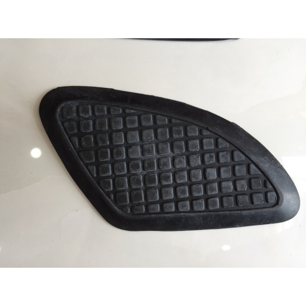 Honda 67-68-CL: 1 cặp  ốp cao su gắn bình xăng CL-68