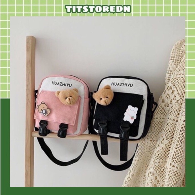 Túi đeo chéo phối màu kèm gấu bông (hình thật + có thể tháo rời)