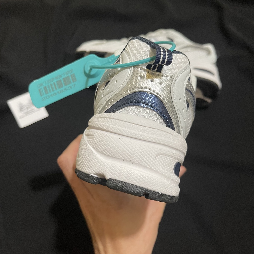 Giày Newbalance crt 530 trắng đen mới