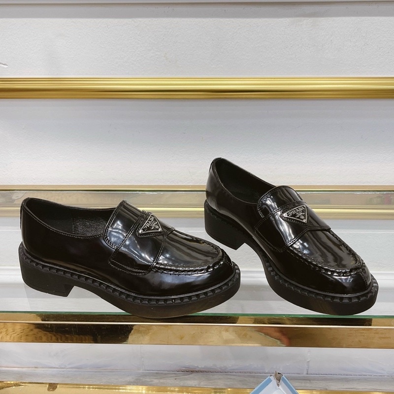 giày nữ prada da bóng moca lười đế cao mũi tròn (fullbox Bill túi giấy loại 1)