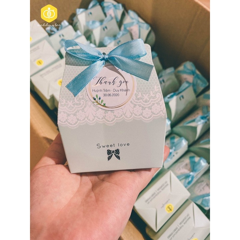 Set 50 hộp quà cưới Sweet Love kèm ruy băng theo màu - Quà cám ơn tiệc cưới - Quà sự kiện - Hộp giấy đựng kẹo