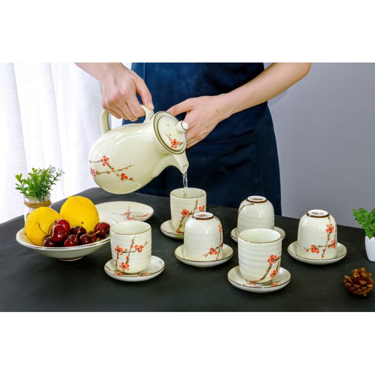BỘ BÌNH NƯỚC MEN KEM VẼ HOA ĐÀO ĐỎ 1.5L