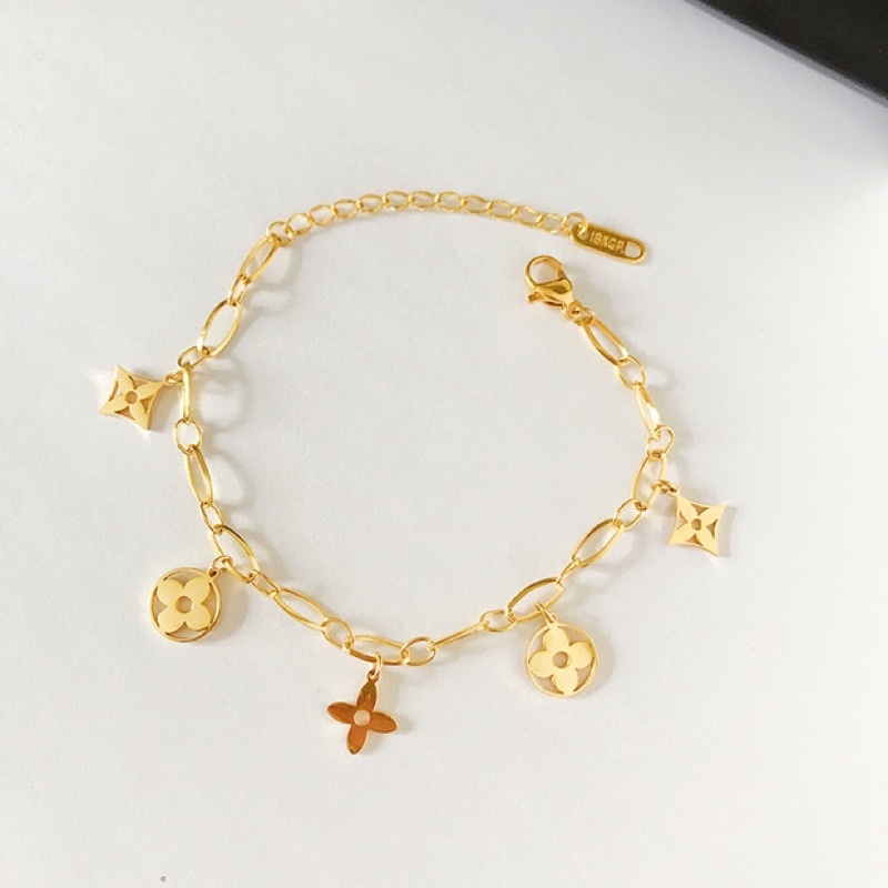 Lắc tay/Vòng tay titan hoa lv rỗng