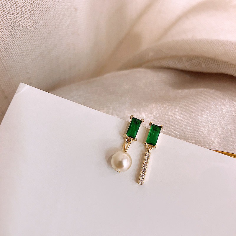 Bông tai nhỏ sang trọng đính đá màu lục bảo MS271