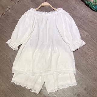 Set trễ vai viền ren