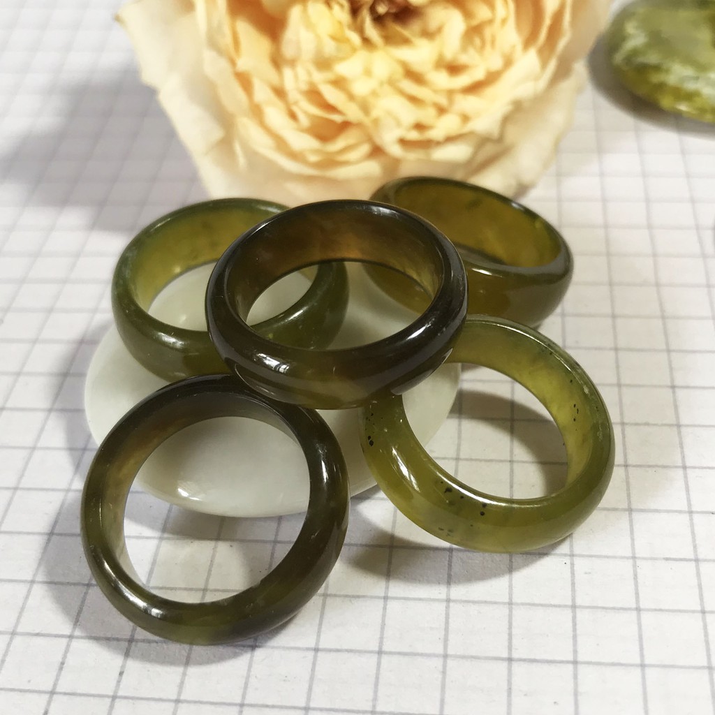 Nhẫn ngọc Việt Nam nhiều màu, nhiều size bản nhỏ thanh lịch cho mệnh Kim Mộc Thủy Hỏa Thổ