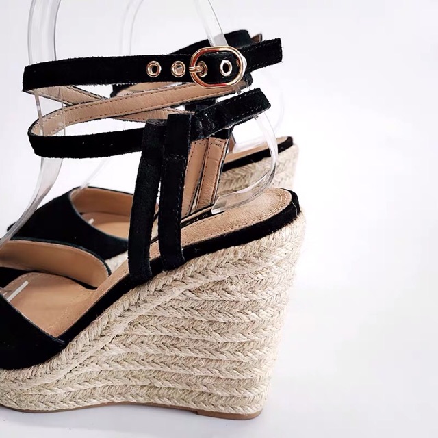 Sandal gót xuống đế cói da lộn . Hàng xuất eu