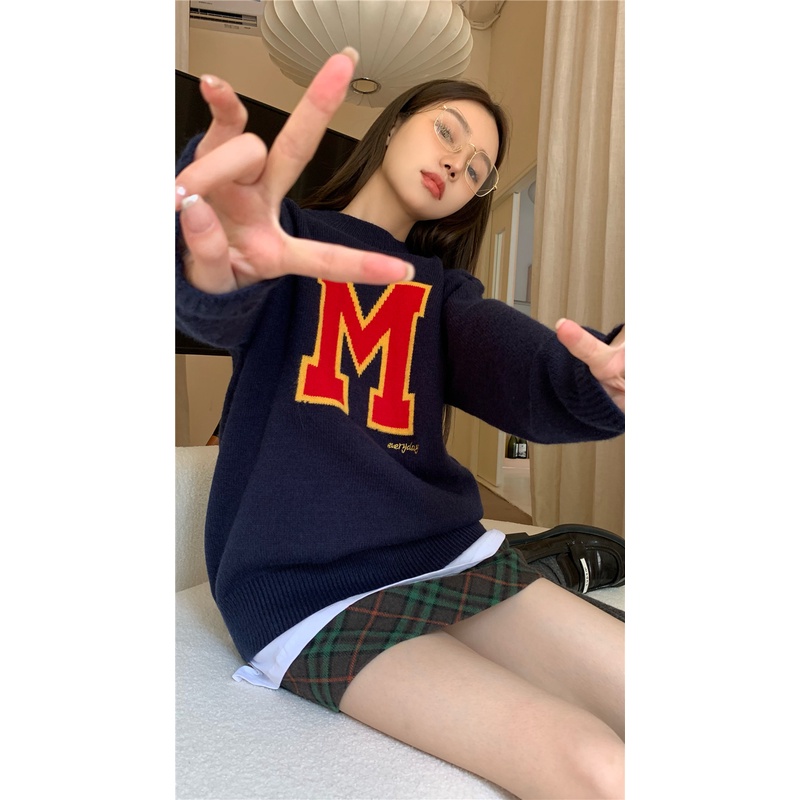 「MOTEL7」 Áo Sweater Chui Đầu Dáng Rộng Cổ Tròn Tay Dài In Chữ Retro Dễ Phối Đồ + Chân Váy Ôm Màu Sắc