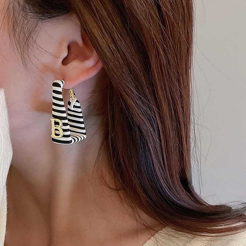 Khuyên Tai Da Đính Đá Vuông Cá Tính Cho Nữ