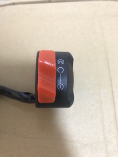 Cùm công tắc TFX (bên phải)