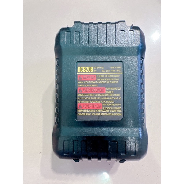 Pin đóng mới Dewat 18v 8A Cell 21700.pin đóng nhận sạc zin có leb  báo pin