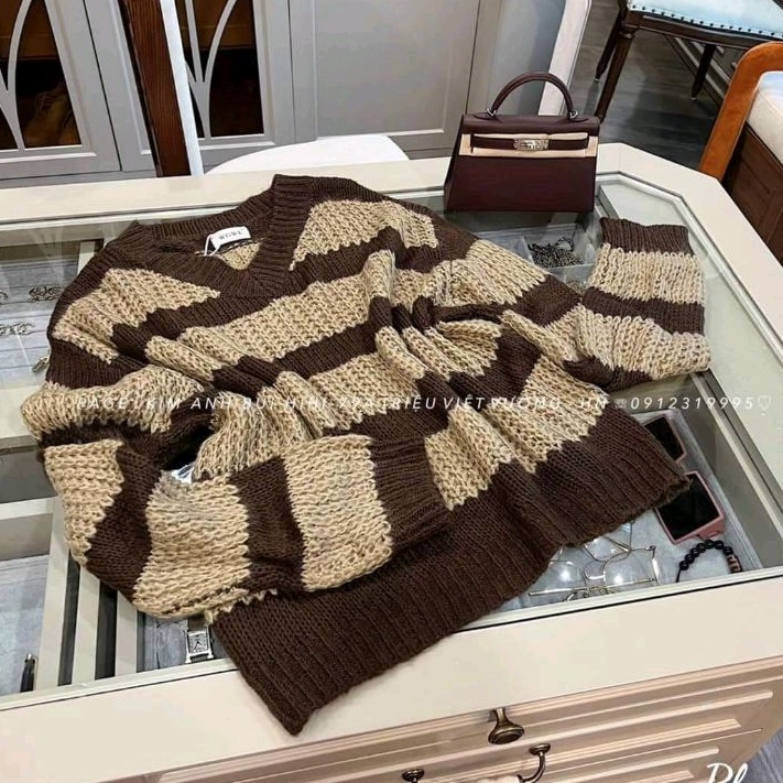 Áo len kẻ nâu cổ tim hàng QCL1