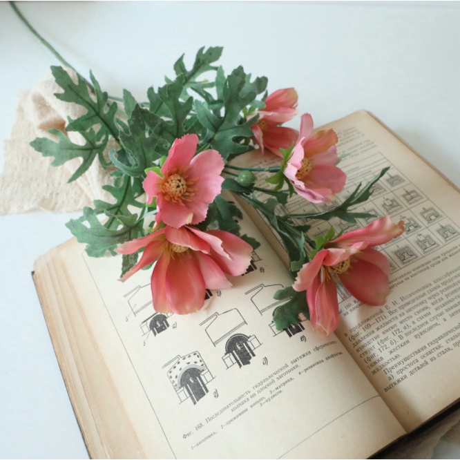 Hoa giả- Hoa lụa cao cấp trang trí nhà cửa mô phỏng hoa cánh bướm mang phong cách âu châu gần gũi