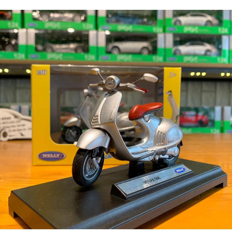 Mô hình trưng bày xe máy Vespa 946 2014 tỉ lệ 1:18 hãng Maisto