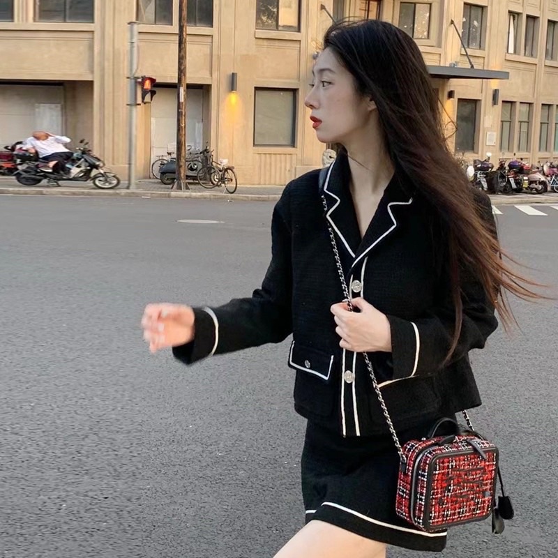 Áo dạ ngắn cổ vest chạy viền trắng cúc đồng túi hộp tay dài trẻ trung mix chân váy hoặc váy đều đẹp chất dạ lì mềm | BigBuy360 - bigbuy360.vn